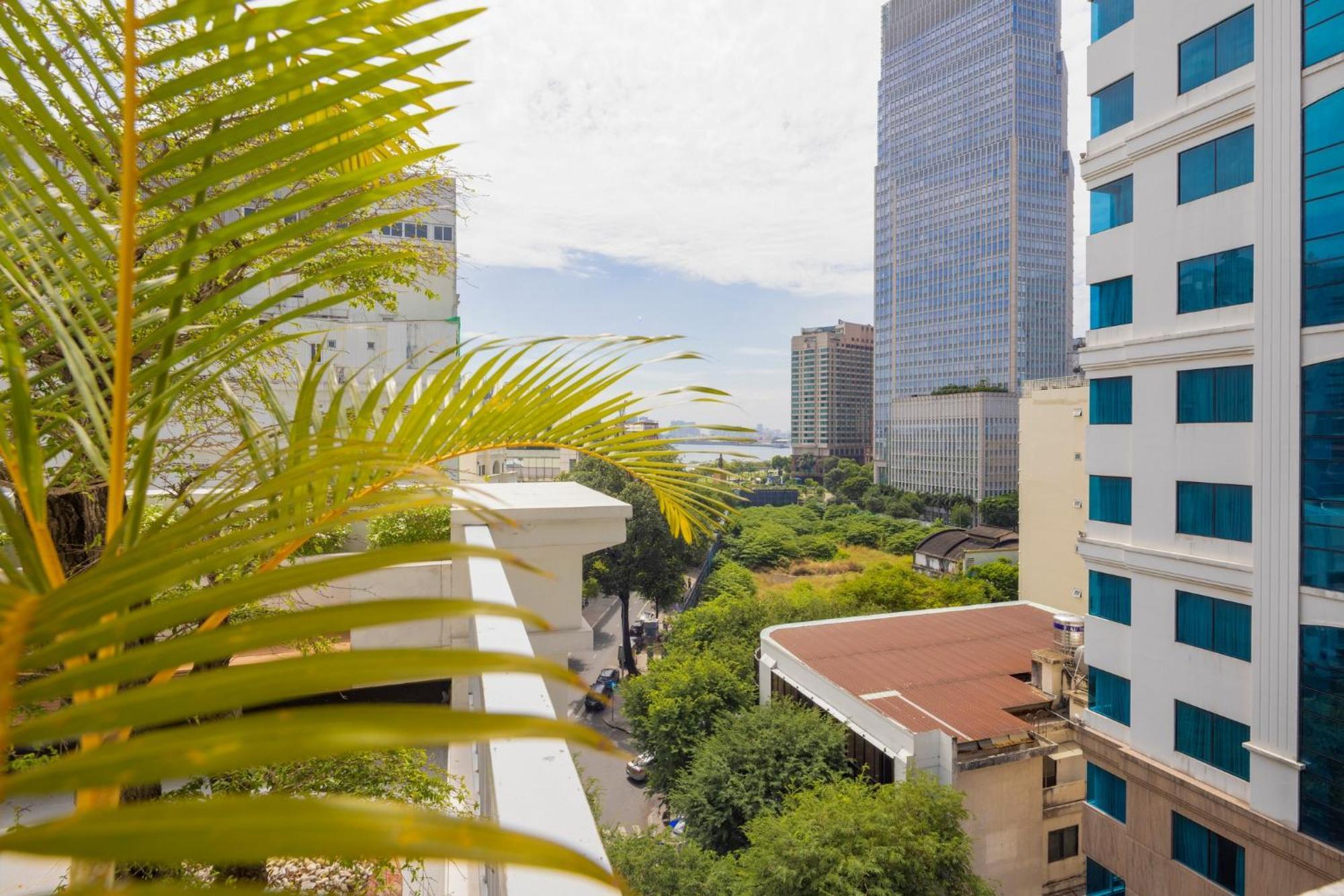 White Lotus Hotel Saigon Хошимин Экстерьер фото
