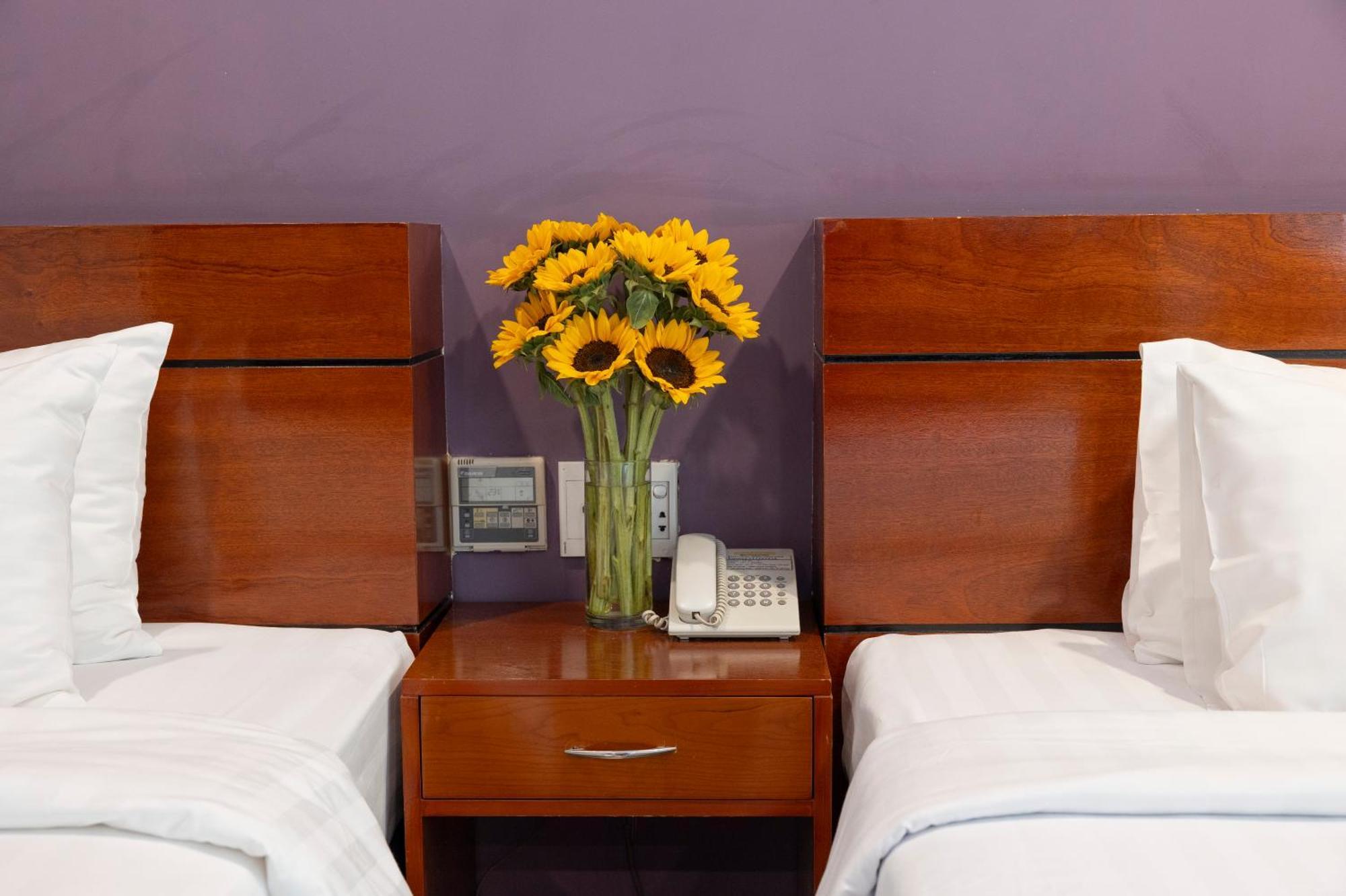 White Lotus Hotel Saigon Хошимин Экстерьер фото