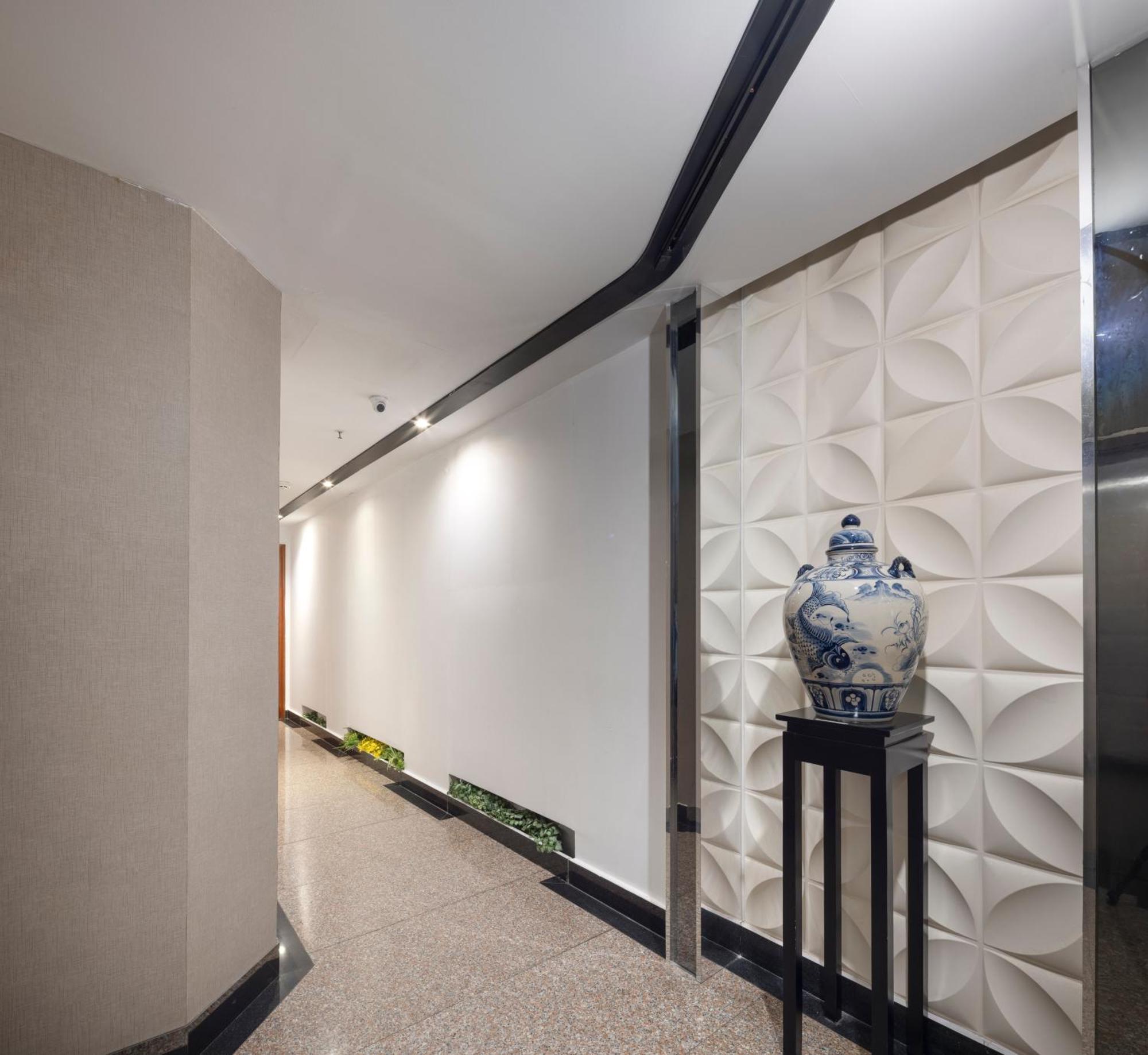 White Lotus Hotel Saigon Хошимин Экстерьер фото