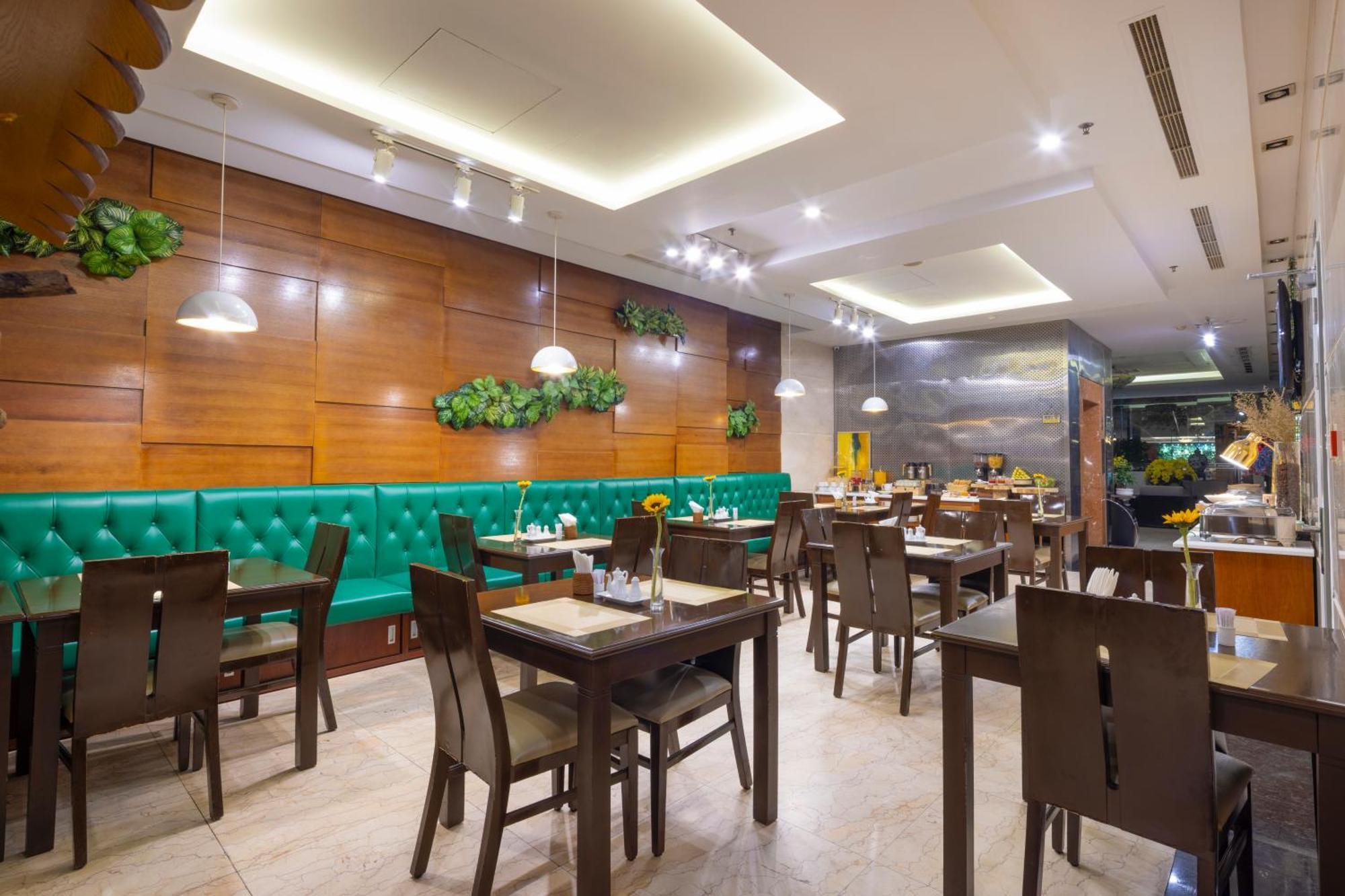 White Lotus Hotel Saigon Хошимин Экстерьер фото