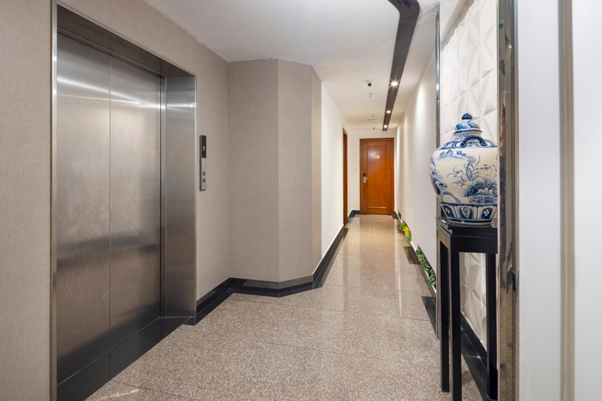 White Lotus Hotel Saigon Хошимин Экстерьер фото