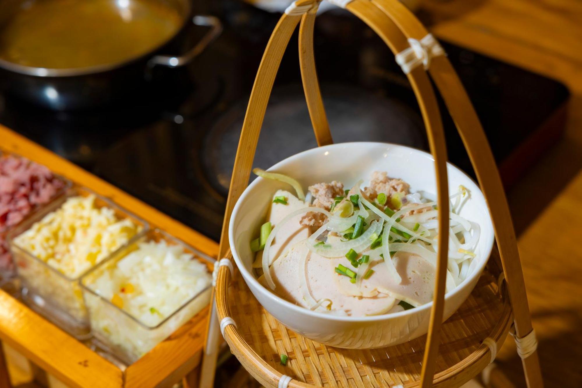 White Lotus Hotel Saigon Хошимин Экстерьер фото